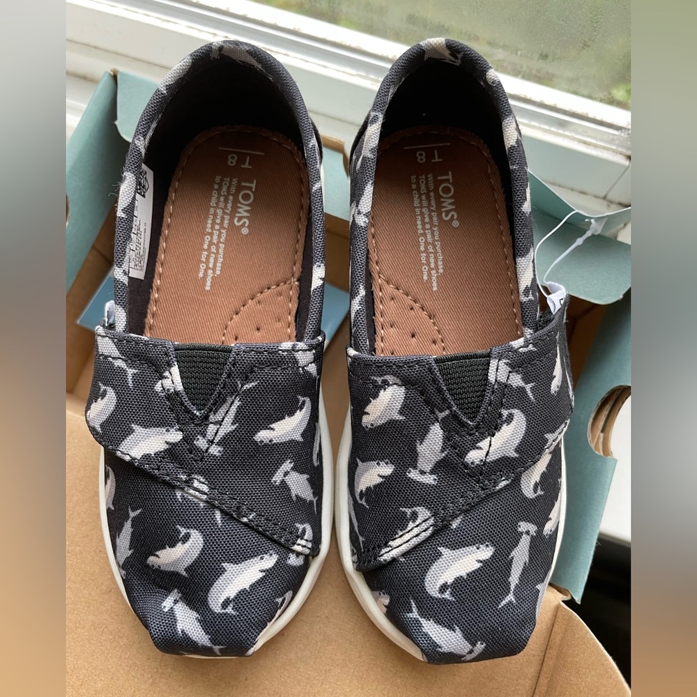 COPY - Tom’s kids size 8 shark shoe NWT
